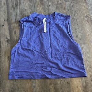 Excellent condition. Just wrinkled from the drawer. Only worn a couple times